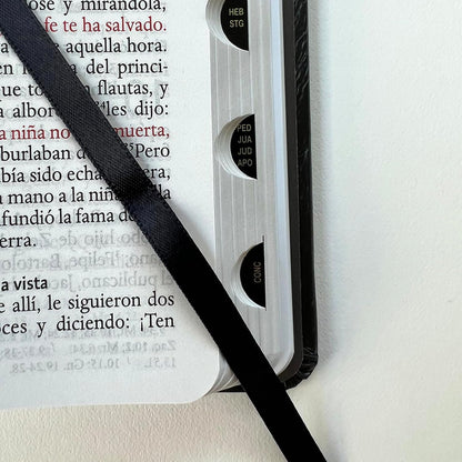 Biblia RVR 1960 letra grande tamaño manual, tapa dura León de Juda con índice / Spanish Bible RVR 1960 Handy Size Large Print Hardcover Lion of Judah with In (Spanish Edition)